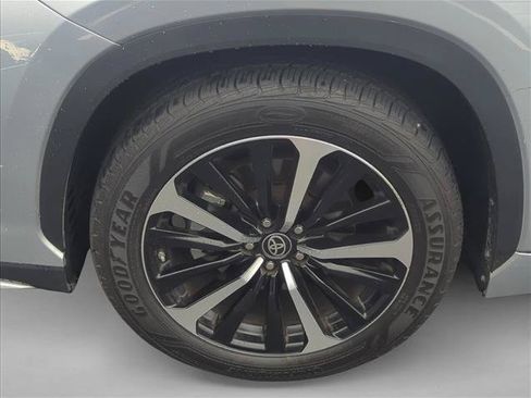 Used 2021 Toyota Highlander XSE FWD image 29