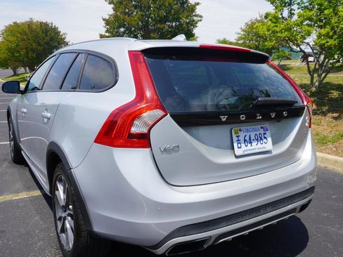 Used 2018 Volvo V60 T5 Cross Country w/ Convenience Package AWD/4WD image 7