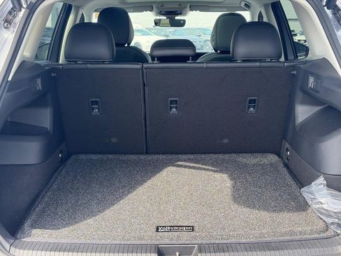 Used 2026 Volkswagen Tiguan SE w/ Panoramic Sunroof Package AWD/4WD image 7