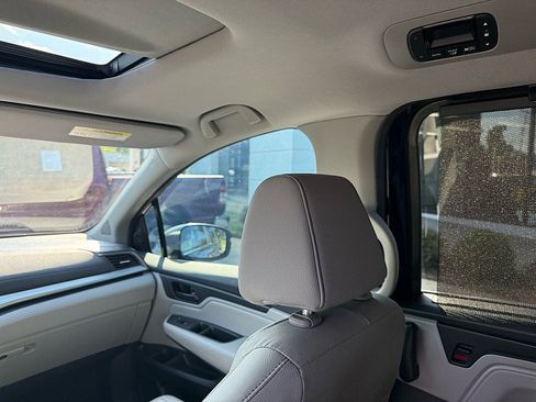 Used 2024 Honda Odyssey EX-L image 16