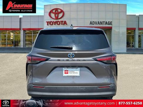 Used 2021 Toyota Sienna XLE AWD/4WD image 5