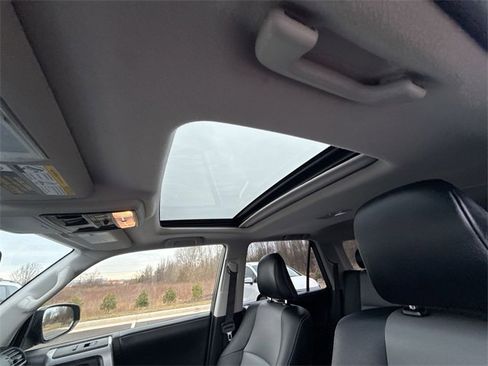 Used 2018 Toyota 4Runner SR5 Premium image 18