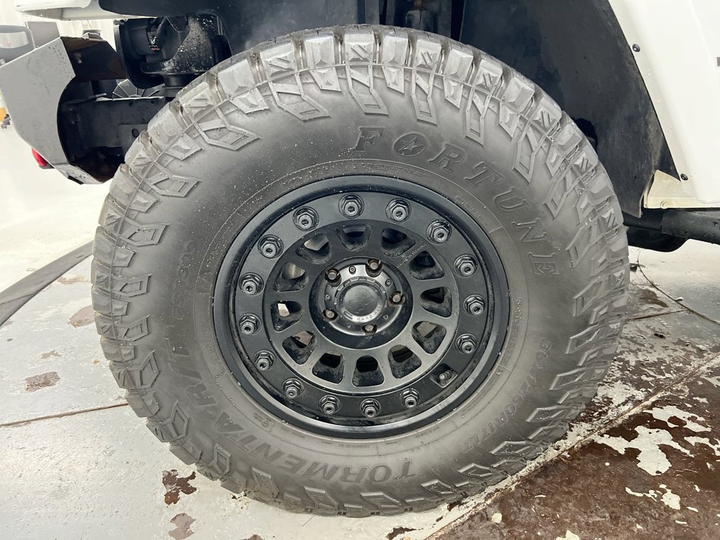 Used 2018 Jeep Wrangler Unlimited Sahara AWD/4WD image 25