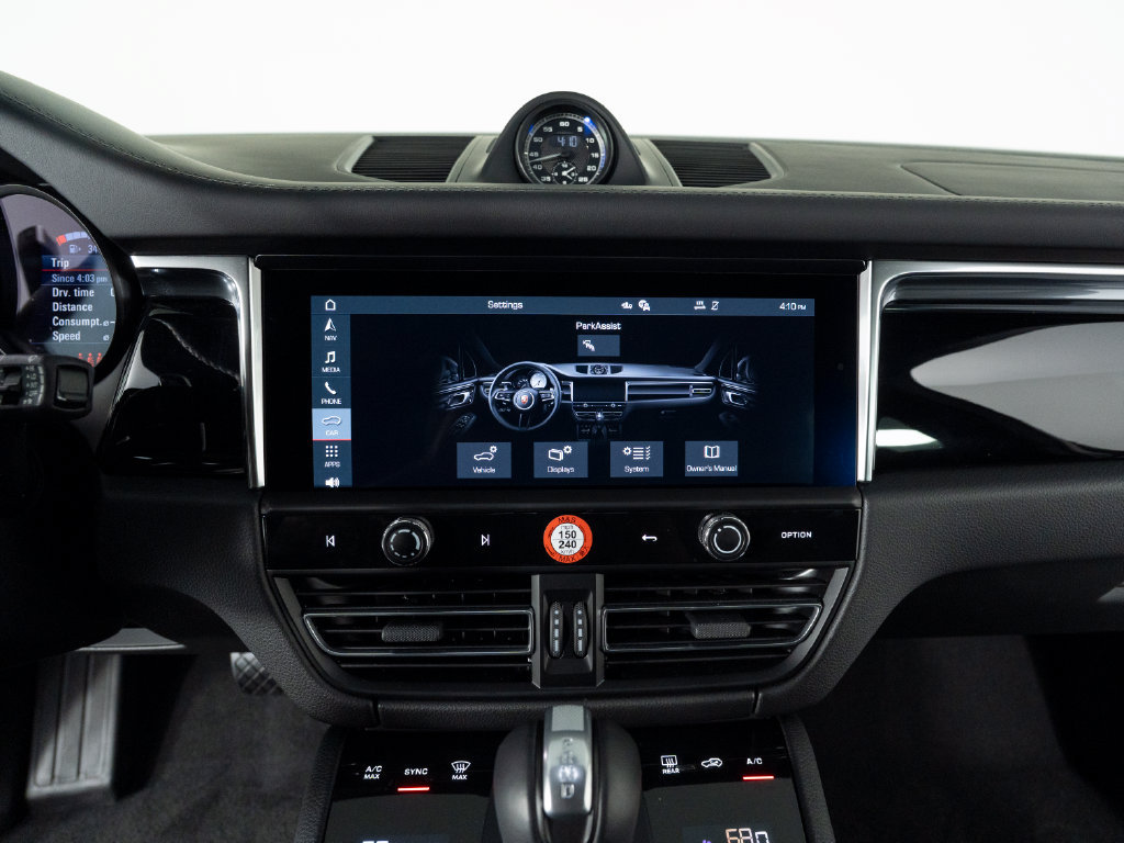 Certified 2026 Porsche Macan Turbo AWD/4WD image 26