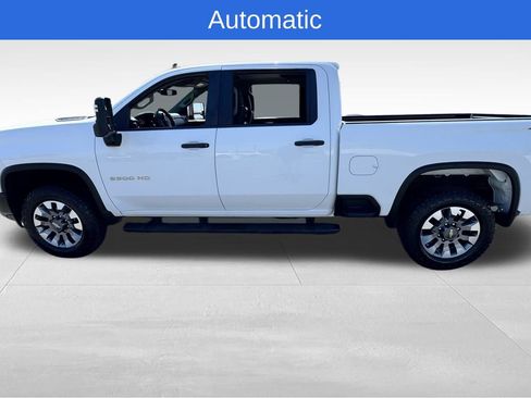 Used 2022 Chevrolet Silverado 2500 Custom w/ Custom Value Package AWD/4WD image 6