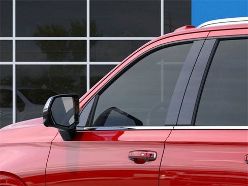 New 2025 Chevrolet Suburban Premier image 12