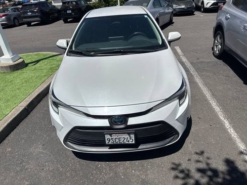 Used 2025 Toyota Corolla LE w/ Convenience Package FWD image 16