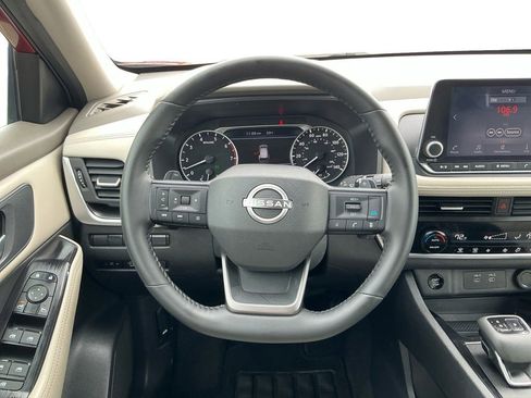 Used 2025 Nissan Rogue SV AWD/4WD image 18