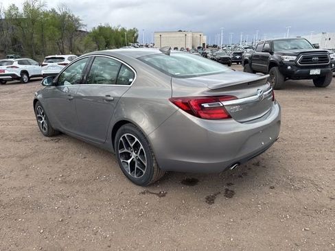 Used 2017 Buick Regal Sport Touring image 3
