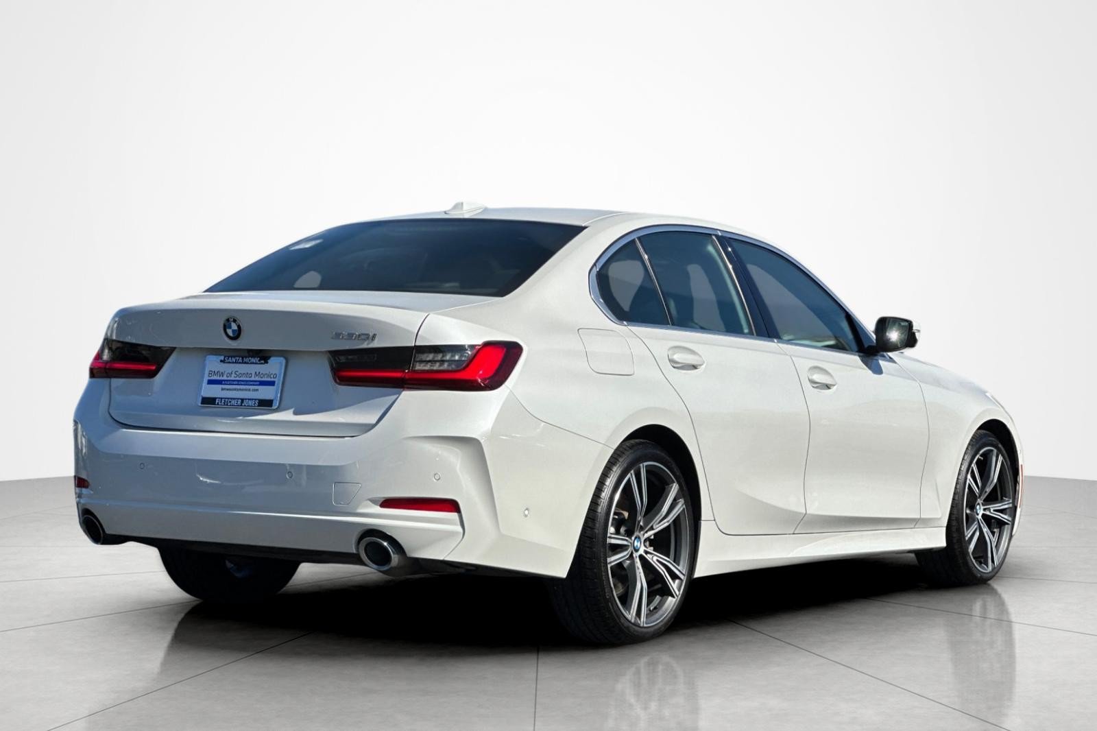 Used 2024 BMW 330i Sedan w/ Convenience Package RWD image 5