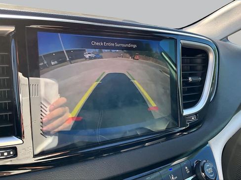Used 2024 Chrysler Pacifica Touring-L FWD image 25