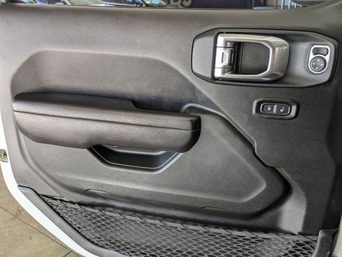 Used 2023 Jeep Wrangler Unlimited Rubicon AWD/4WD image 11