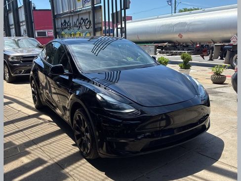 Used 2023 Tesla Model Y Long Range AWD/4WD image 1