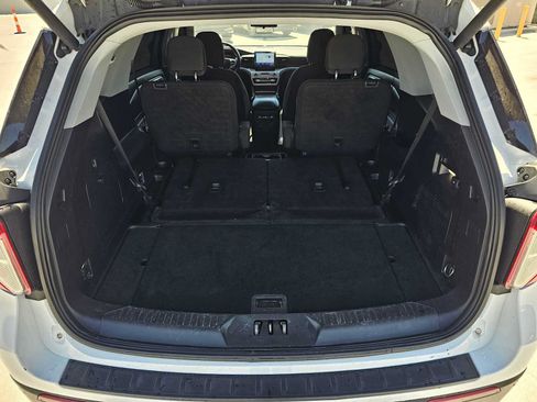 Used 2021 Ford Explorer XLT RWD image 16