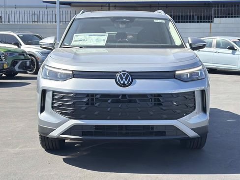 New 2026 Volkswagen Tiguan SE FWD image 2