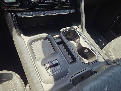 Used 2025 GMC Sierra 2500 AT4 w/ AT4 Premium Plus Package AWD/4WD image 30