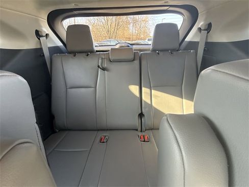 Used 2021 Toyota Highlander XLE image 23