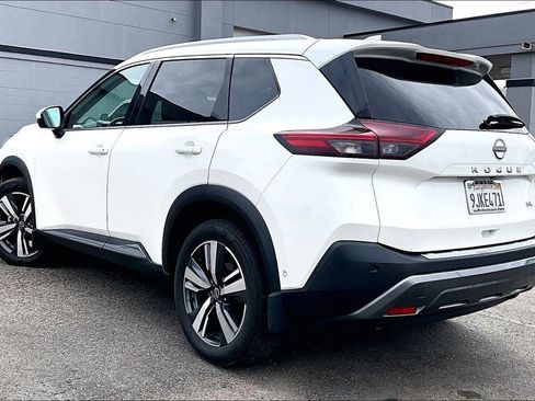 Used 2023 Nissan Rogue SL w/ SL Premium Package image 3