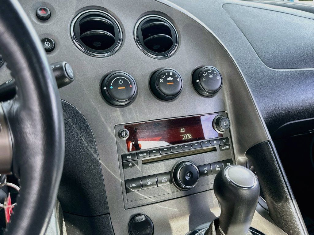Used 2007 Pontiac Solstice Convertible w/ Premium Package RWD image 12
