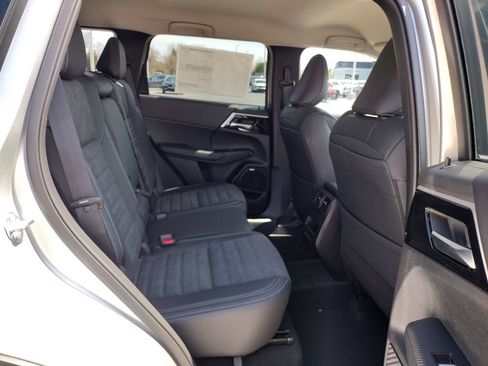 New 2026 Mitsubishi Outlander SE AWD/4WD image 9