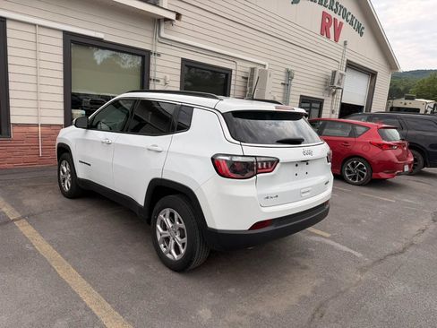 Used 2024 Jeep Compass Latitude AWD/4WD image 2