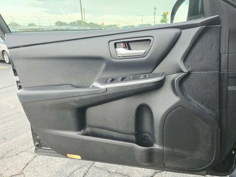 Used 2015 Toyota Camry SE FWD image 19
