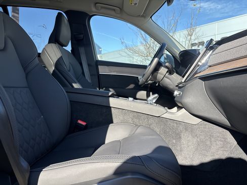 Used 2025 Volvo XC90 B6 Plus image 35