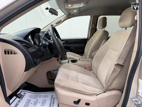 Used 2016 Dodge Grand Caravan SXT FWD image 10