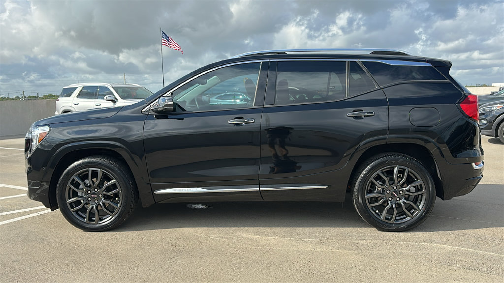 Used 2024 GMC Terrain Denali w/ Black Diamond Edition AWD/4WD image 11