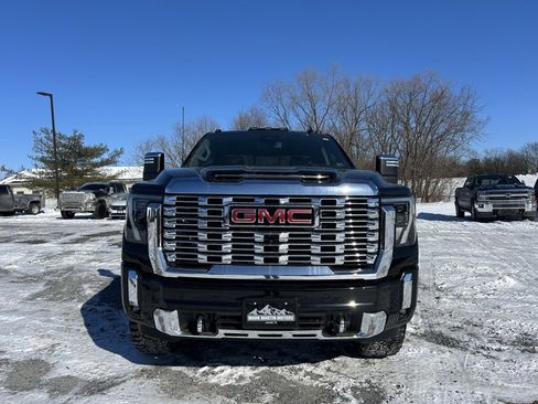Used 2024 GMC Sierra 2500 Denali image 8