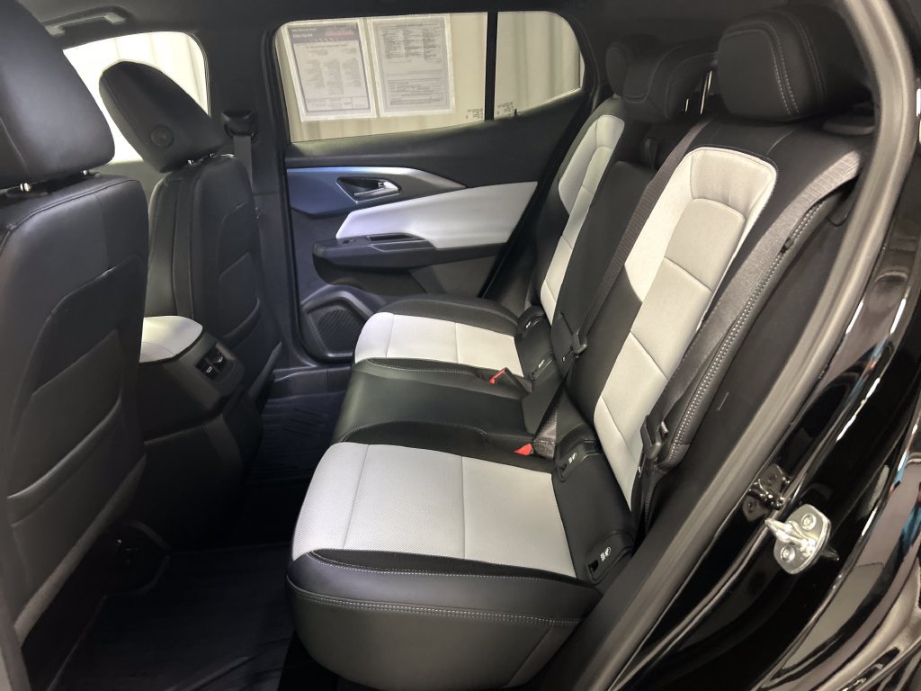 Used 2024 Chevrolet Equinox EV LT w/ LPO, Trailering Package FWD image 22