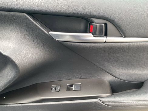 Used 2023 Toyota Camry XSE image 11