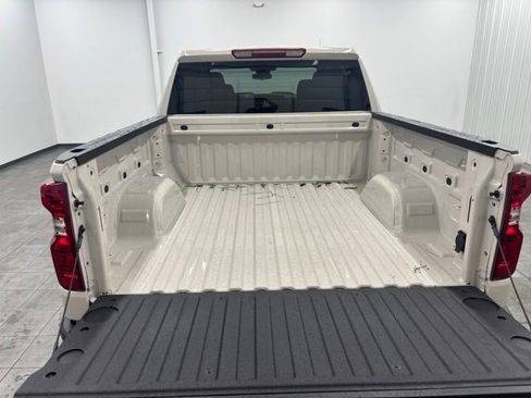 New 2026 Chevrolet Silverado 1500 Custom Trail Boss w/ LPO, Dark Essentials Package AWD/4WD image 9