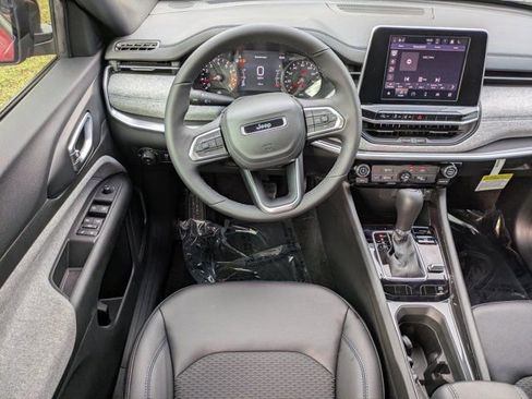 New 2026 Jeep Compass Latitude image 14