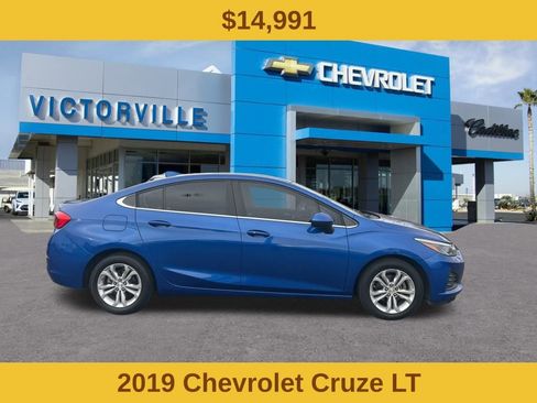 Used 2019 Chevrolet Cruze LT w/ Convenience Package image 2