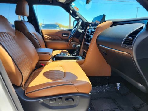 Used 2024 INFINITI QX80 Sensory AWD/4WD image 9