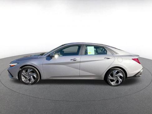 Used 2025 Hyundai Elantra SEL image 9