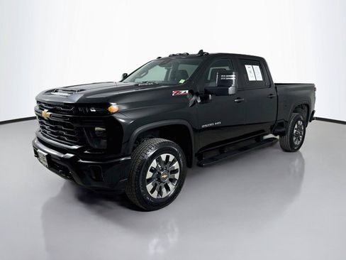 Used 2024 Chevrolet Silverado 2500 Custom w/ Custom Value Package AWD/4WD image 5