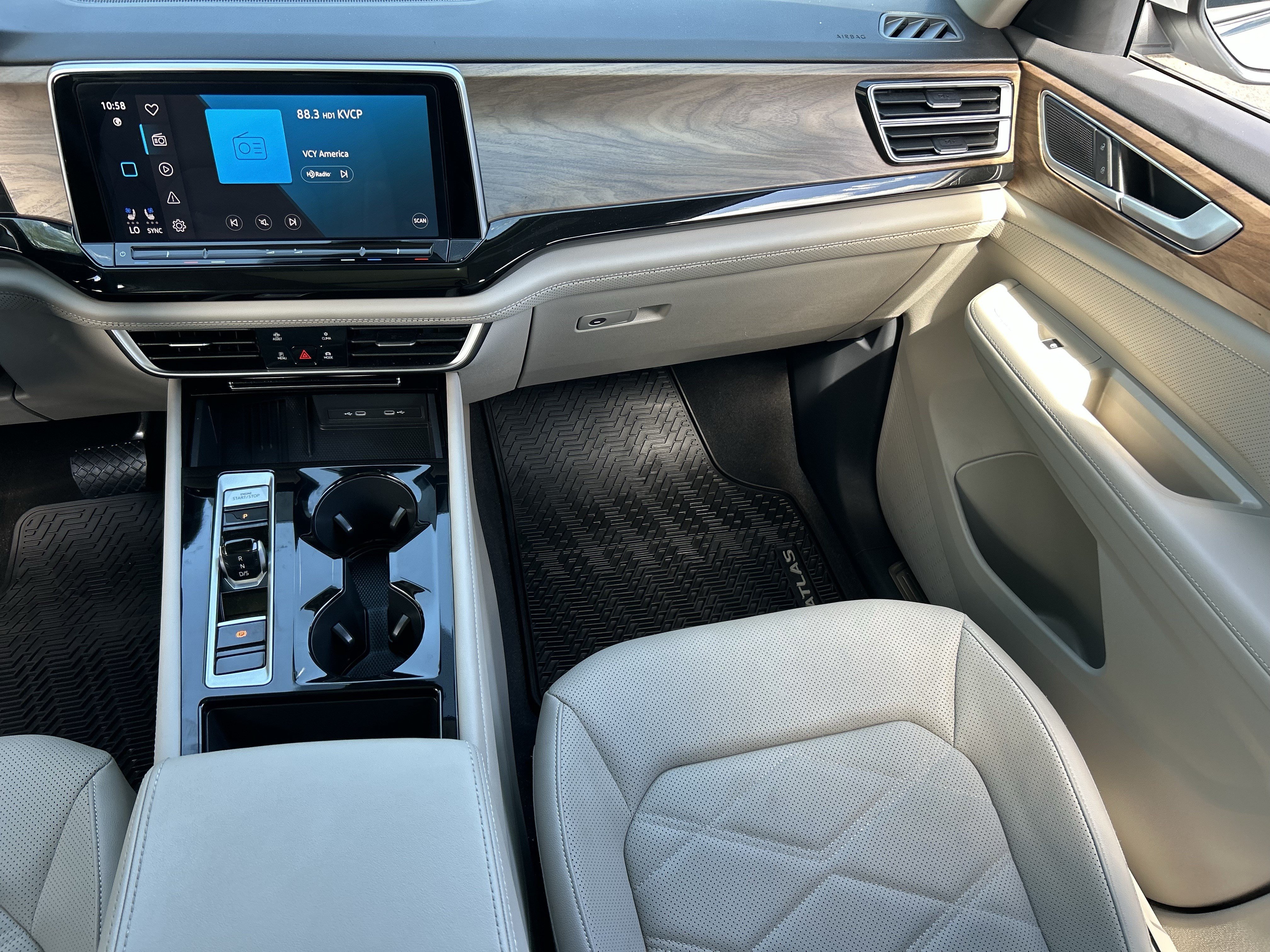 Certified 2025 Volkswagen Atlas SE w/ Panoramic Sunroof Package FWD image 15