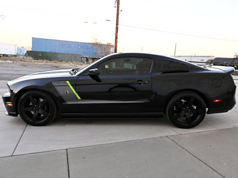 Used 2012 Ford Mustang GT Premium w/ HID Headlamps & Security Pkg image 4