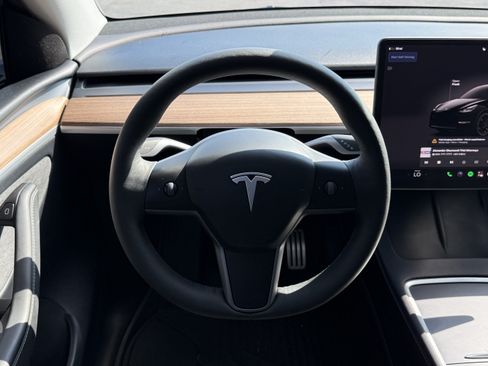 Used 2024 Tesla Model Y Performance AWD/4WD image 6
