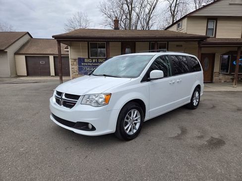 Used 2020 Dodge Grand Caravan SXT image 2