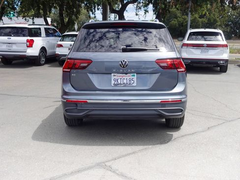 Used 2023 Volkswagen Tiguan SE FWD image 8