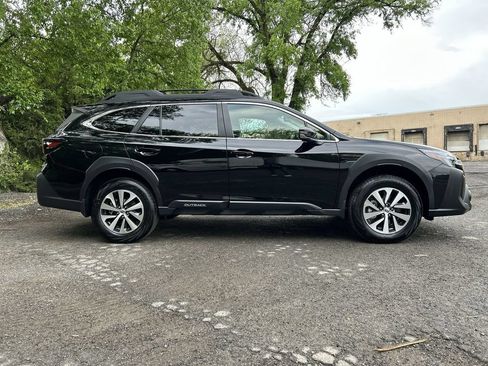 Certified 2025 Subaru Outback Premium AWD/4WD image 9