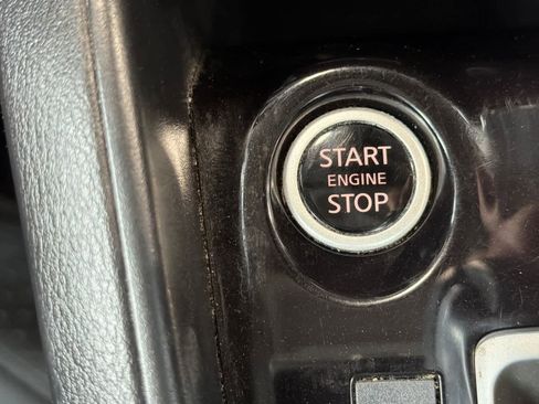 Used 2021 Nissan Versa SV image 23