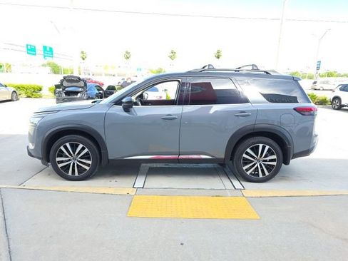 Used 2025 Nissan Pathfinder Platinum w/ Cargo Package image 7