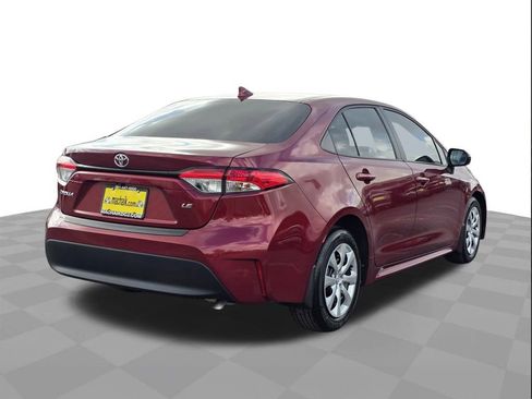 Used 2025 Toyota Corolla LE image 4