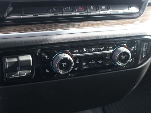 Used 2025 Chevrolet Silverado 2500 LT w/ Convenience Package image 29