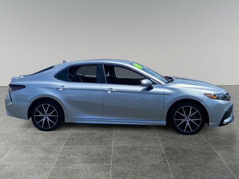 Used 2023 Toyota Camry SE FWD image 6