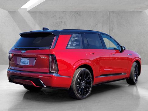 Certified 2026 Cadillac Vistiq Platinum AWD/4WD image 4